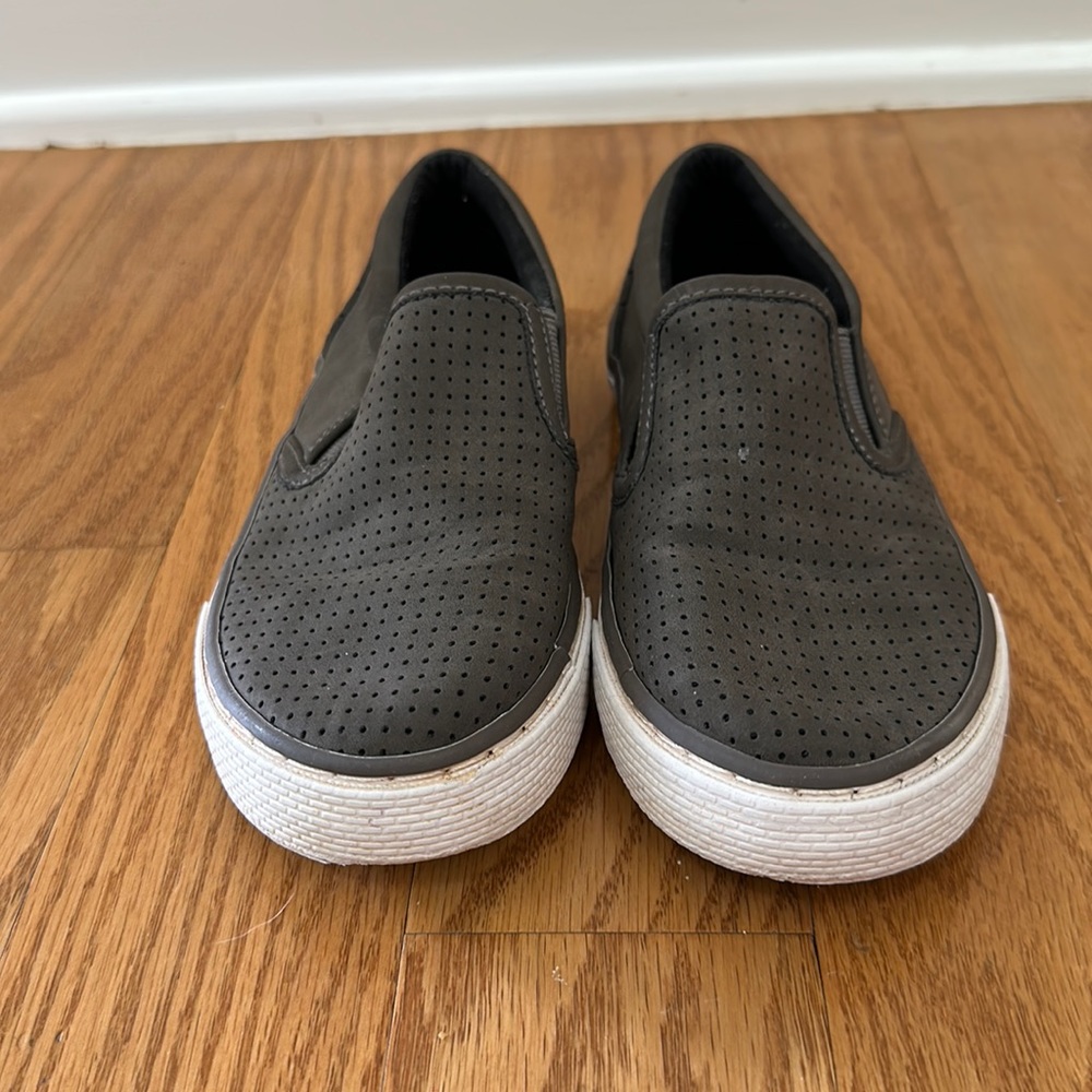 Children’s place gray size 1 sneaker
